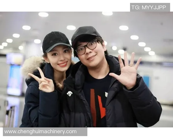 足球女神情头变身真人版，展现与球星同框的魅力瞬间